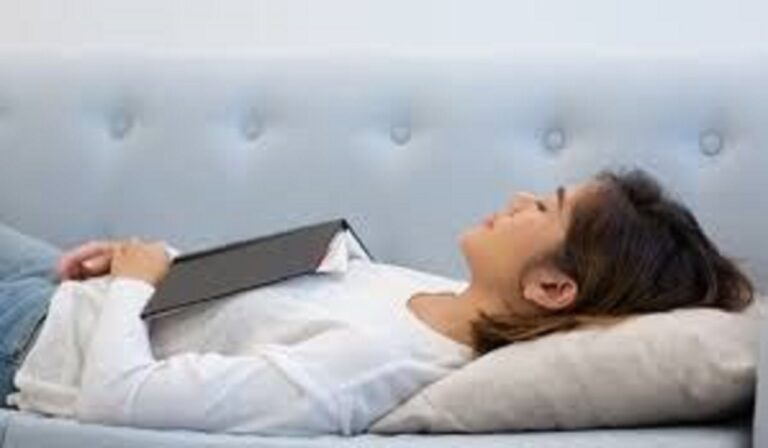 Does Snoozing Hurt? Can Naps Enhance Creativity & Memory?